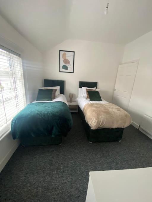 3-Bed Home From Home, Sleeps 6, Great For Contractors, Close To Gulliver'S Valley Theme Park, Free Parking, Hot Tub, Couple Retreat シェフィールド エクステリア 写真