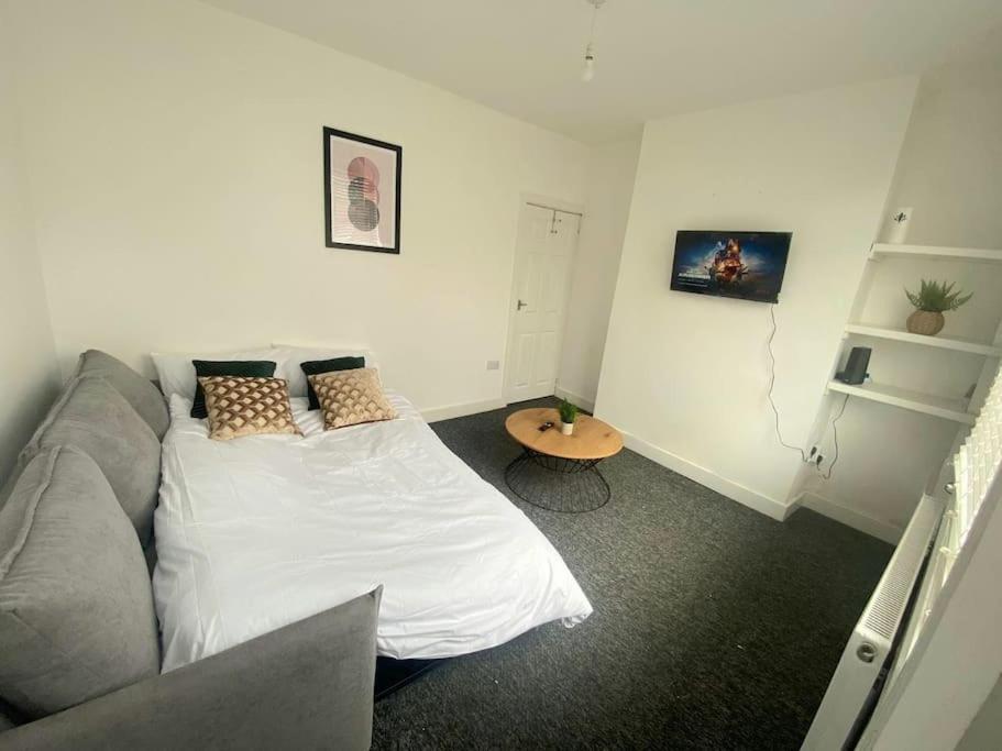 3-Bed Home From Home, Sleeps 6, Great For Contractors, Close To Gulliver'S Valley Theme Park, Free Parking, Hot Tub, Couple Retreat シェフィールド エクステリア 写真