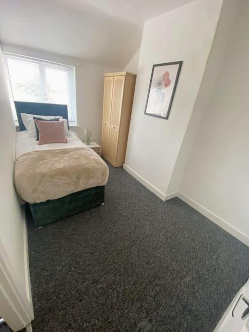 3-Bed Home From Home, Sleeps 6, Great For Contractors, Close To Gulliver'S Valley Theme Park, Free Parking, Hot Tub, Couple Retreat シェフィールド エクステリア 写真