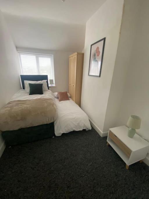 3-Bed Home From Home, Sleeps 6, Great For Contractors, Close To Gulliver'S Valley Theme Park, Free Parking, Hot Tub, Couple Retreat シェフィールド エクステリア 写真