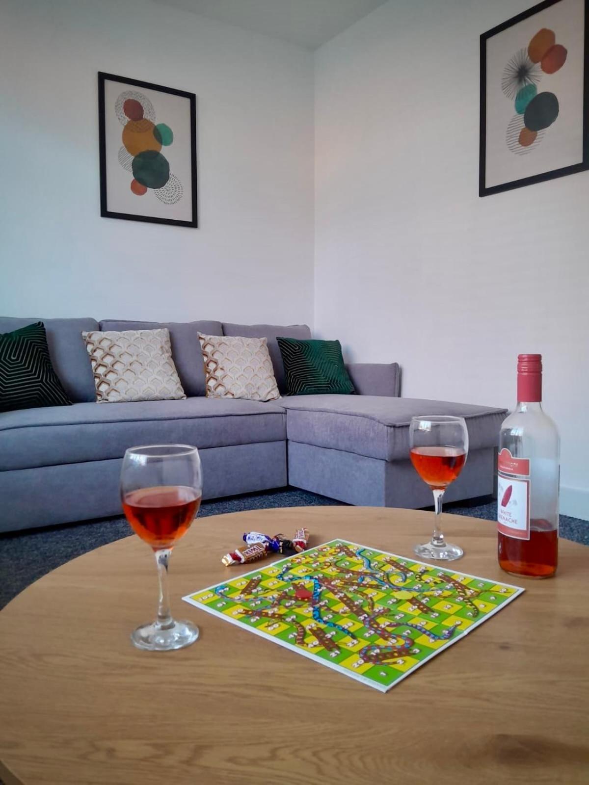 3-Bed Home From Home, Sleeps 6, Great For Contractors, Close To Gulliver'S Valley Theme Park, Free Parking, Hot Tub, Couple Retreat シェフィールド エクステリア 写真